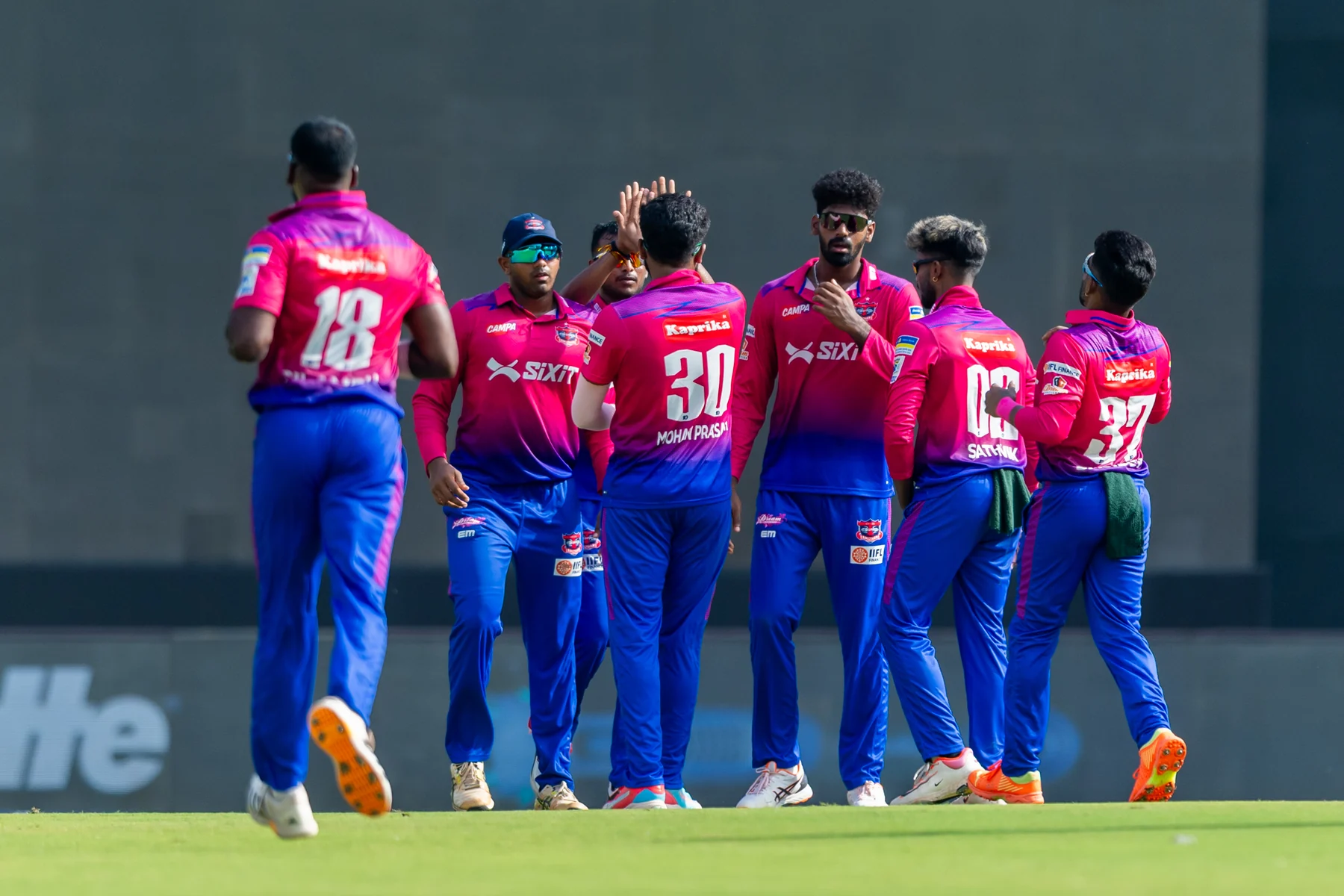 IDream Tiruppur Tamizhans players celebrating together